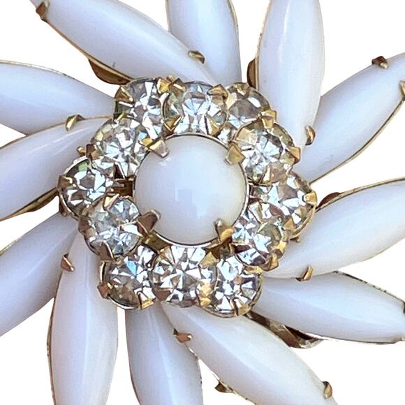 VTG Signed Judy Lee Milk Glass Rhinestone 1950s Clip On Earrings Evening Jewelry - Picture 13 of 13